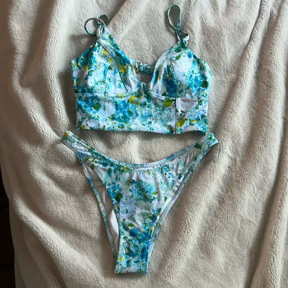 Brand new swim suit from Victoria’s Secret size XS